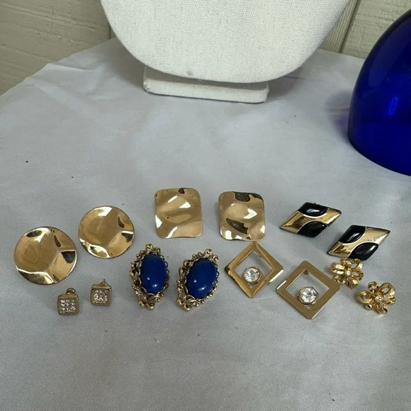 Vintage goldtone earring lot 7 pair - Picture 1 of 8